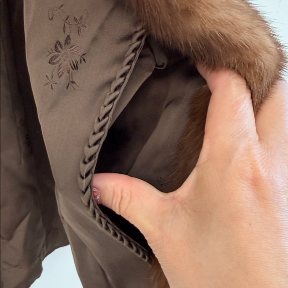Elegant Brown 100% Real female mink Fur Coat - Picture 9 of 9